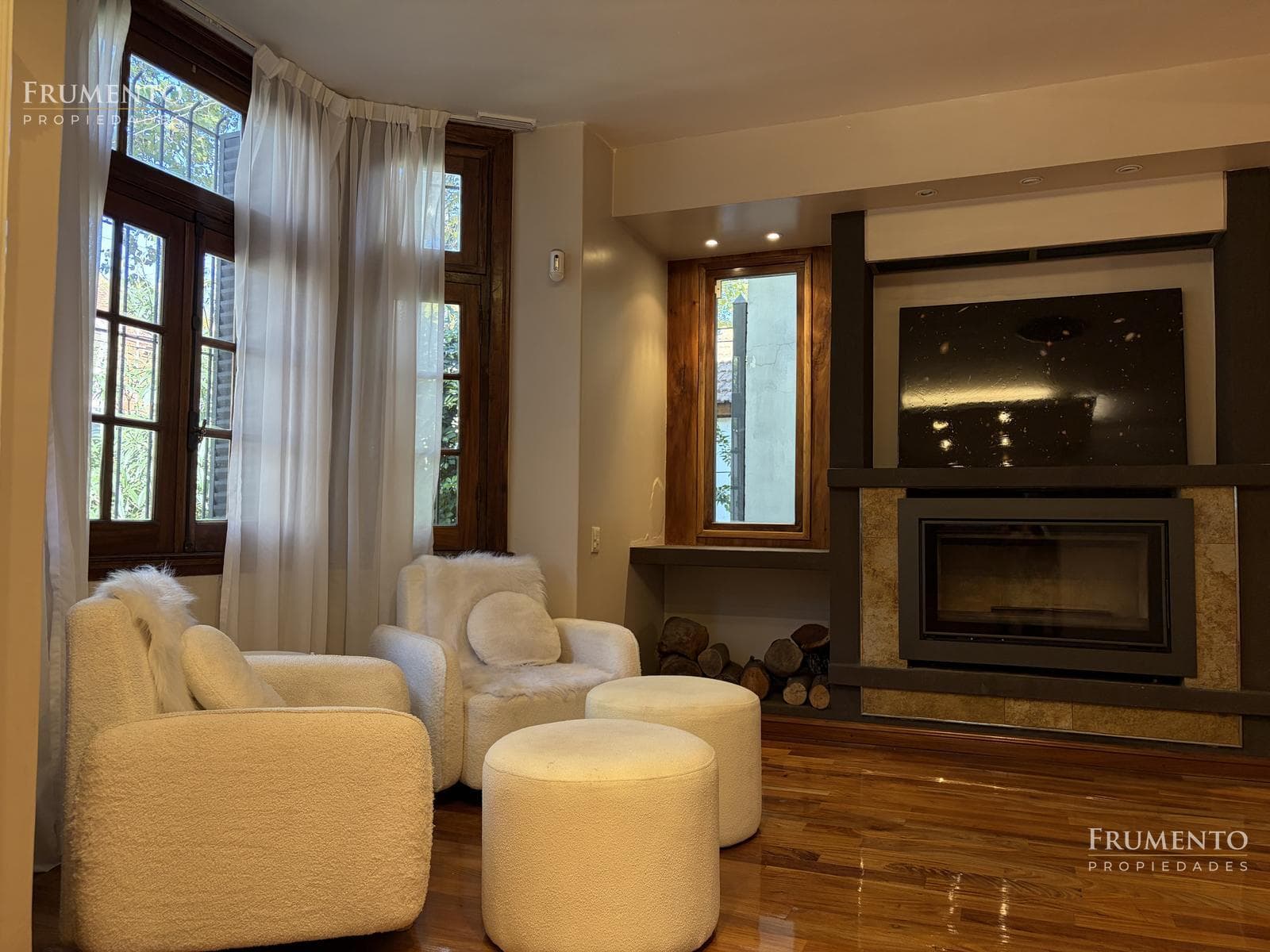 6-ROOM HOUSE WITH A GARDEN AND HEATED POOL IN FLORIDA
