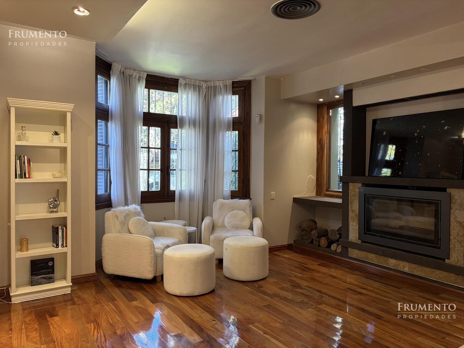 6-ROOM HOUSE WITH A GARDEN AND HEATED POOL IN FLORIDA