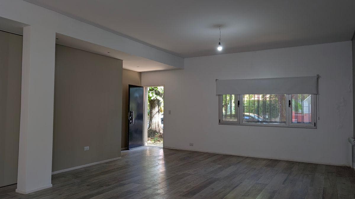 4-ROOM HOUSE, 140 M², FOR SALE WITH A TERRACE, COMPLETELY RENOVATED