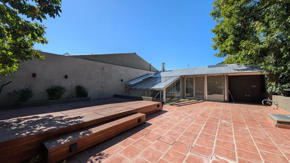 4-ROOM HOUSE, 140 M², FOR SALE WITH A TERRACE, COMPLETELY RENOVATED