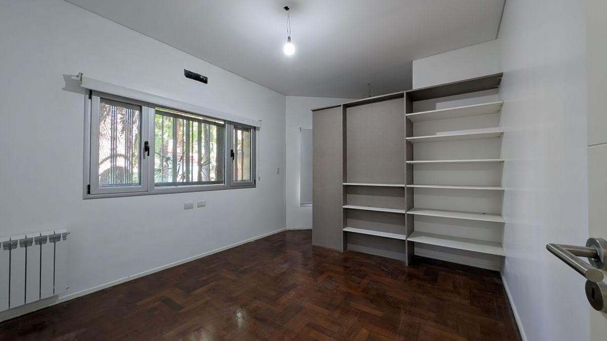 4-ROOM HOUSE, 140 M², FOR SALE WITH A TERRACE, COMPLETELY RENOVATED