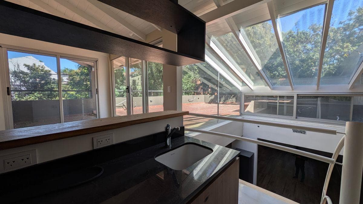 4-ROOM HOUSE, 140 M², FOR SALE WITH A TERRACE, COMPLETELY RENOVATED