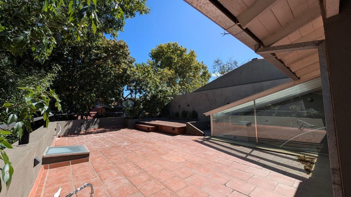 4-ROOM HOUSE, 140 M², FOR SALE WITH A TERRACE, COMPLETELY RENOVATED