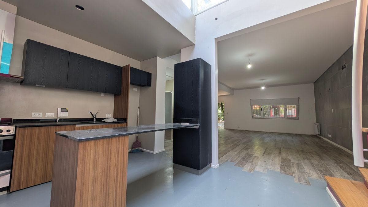 4-ROOM HOUSE, 140 M², FOR SALE WITH A TERRACE, COMPLETELY RENOVATED