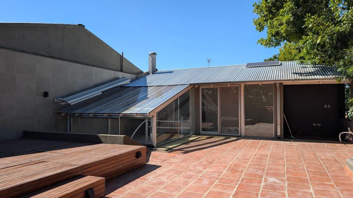 4-ROOM HOUSE, 140 M², FOR SALE WITH A TERRACE, COMPLETELY RENOVATED