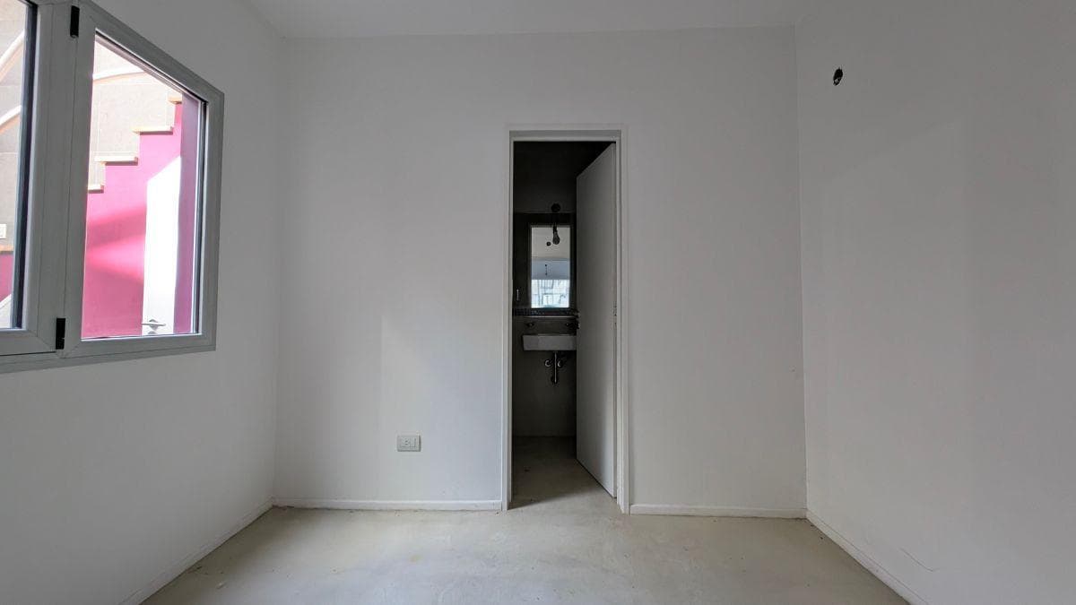 4-ROOM HOUSE, 140 M², FOR SALE WITH A TERRACE, COMPLETELY RENOVATED