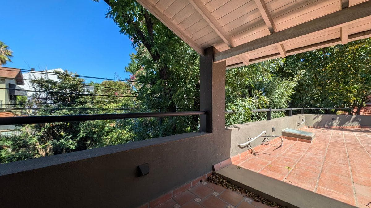 4-ROOM HOUSE, 140 M², FOR SALE WITH A TERRACE, COMPLETELY RENOVATED