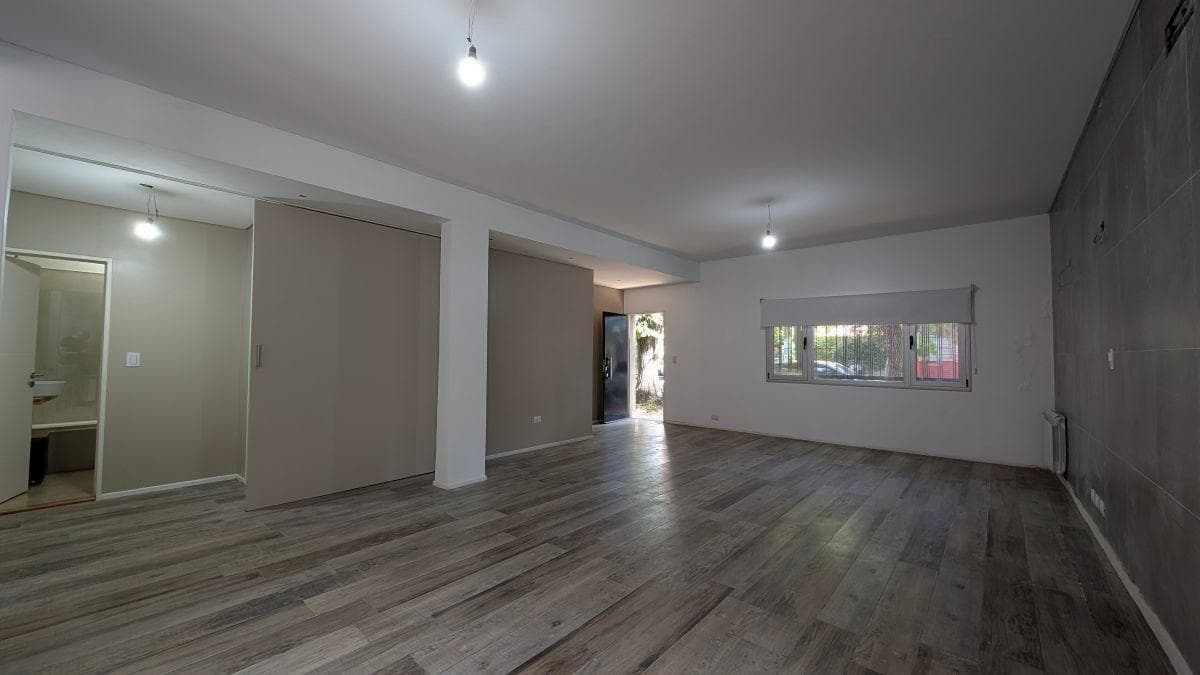 4-ROOM HOUSE, 140 M², FOR SALE WITH A TERRACE, COMPLETELY RENOVATED
