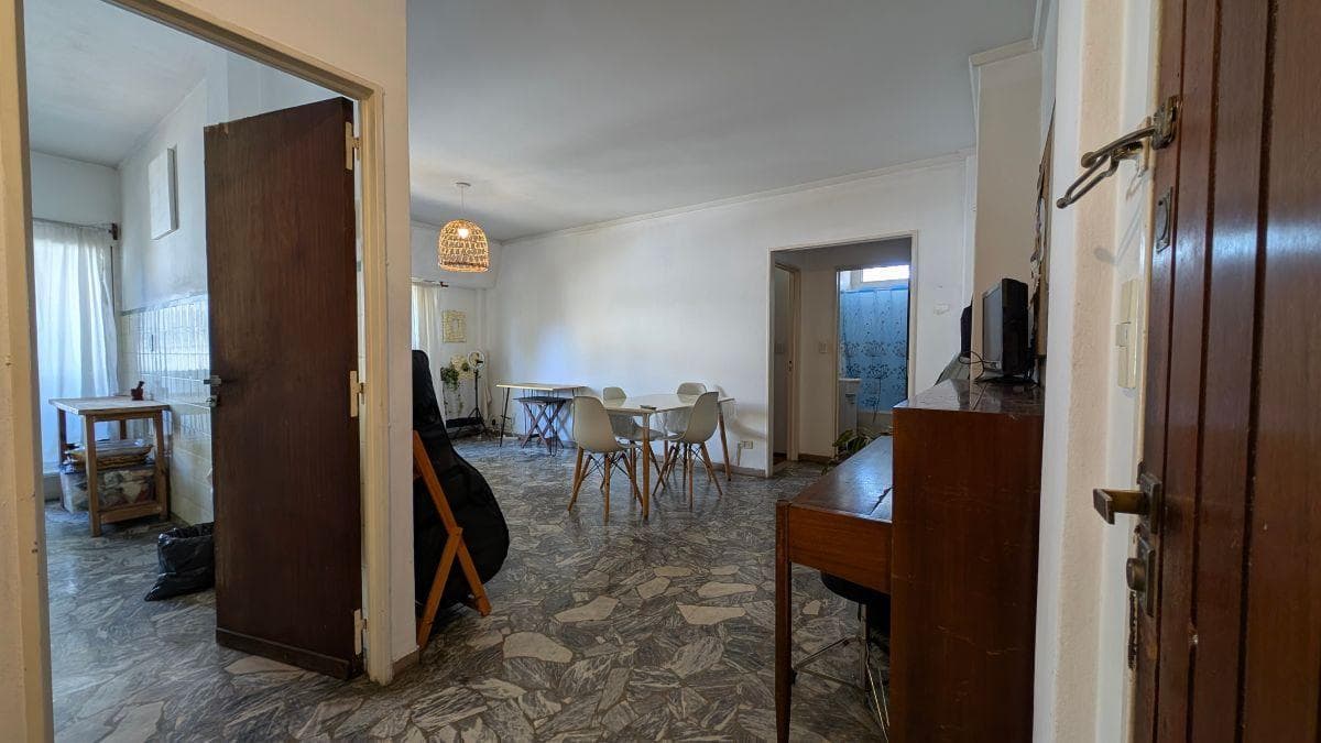 SPACIOUS 2-ROOM APARTMENT WITH A BALCONY, STORAGE ROOM, AND SHARED TERRACE IN FLORIDA