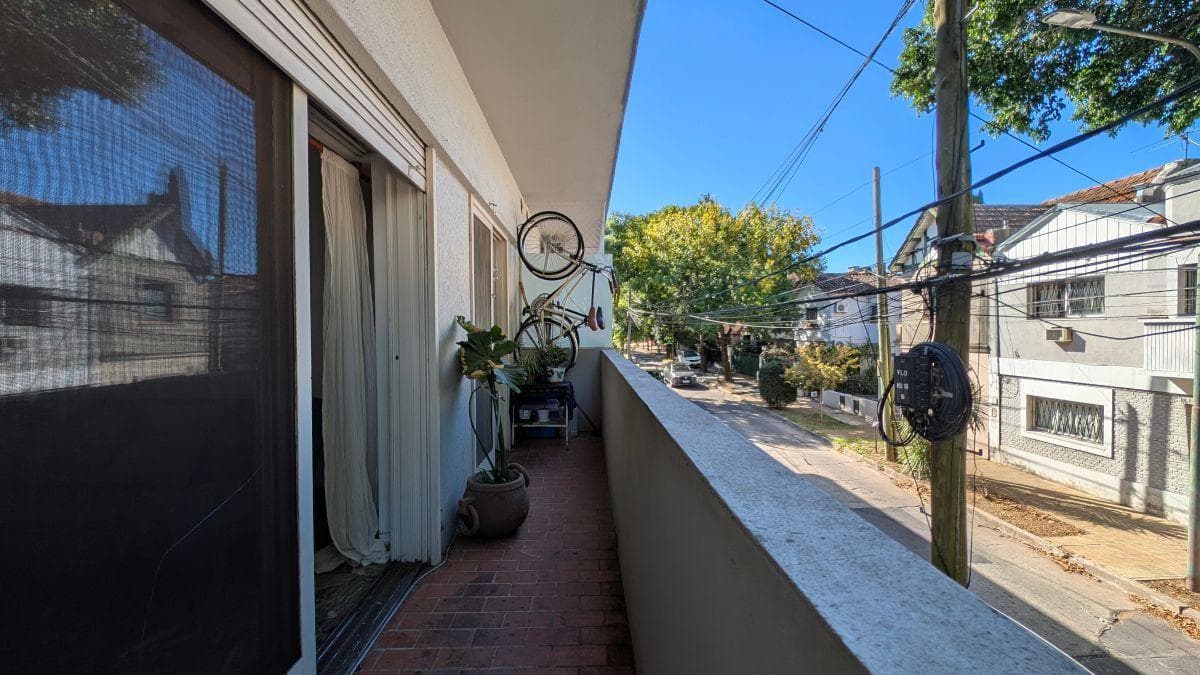 SPACIOUS 2-ROOM APARTMENT WITH A BALCONY, STORAGE ROOM, AND SHARED TERRACE IN FLORIDA