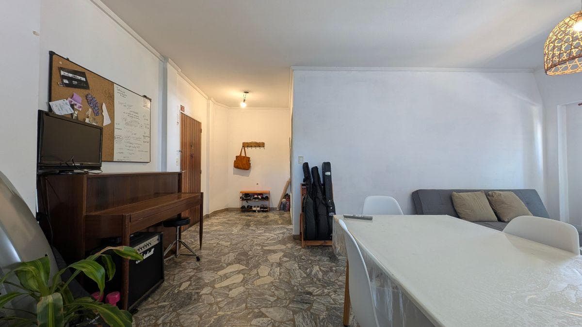SPACIOUS 2-ROOM APARTMENT WITH A BALCONY, STORAGE ROOM, AND SHARED TERRACE IN FLORIDA