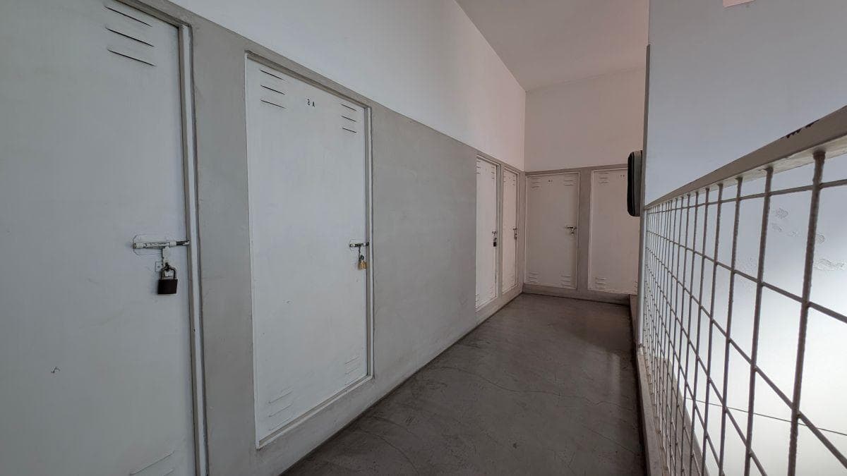 SPACIOUS 2-ROOM APARTMENT WITH A BALCONY, STORAGE ROOM, AND SHARED TERRACE IN FLORIDA
