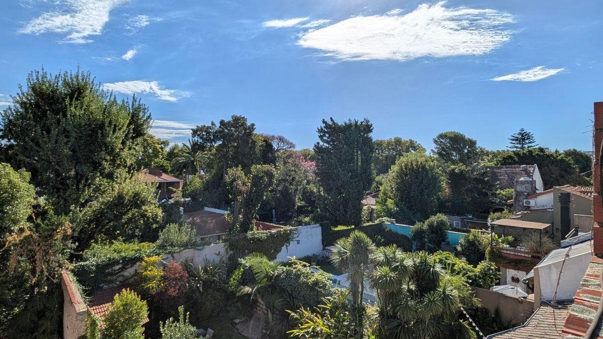 SPACIOUS 2-ROOM APARTMENT WITH A BALCONY, STORAGE ROOM, AND SHARED TERRACE IN FLORIDA