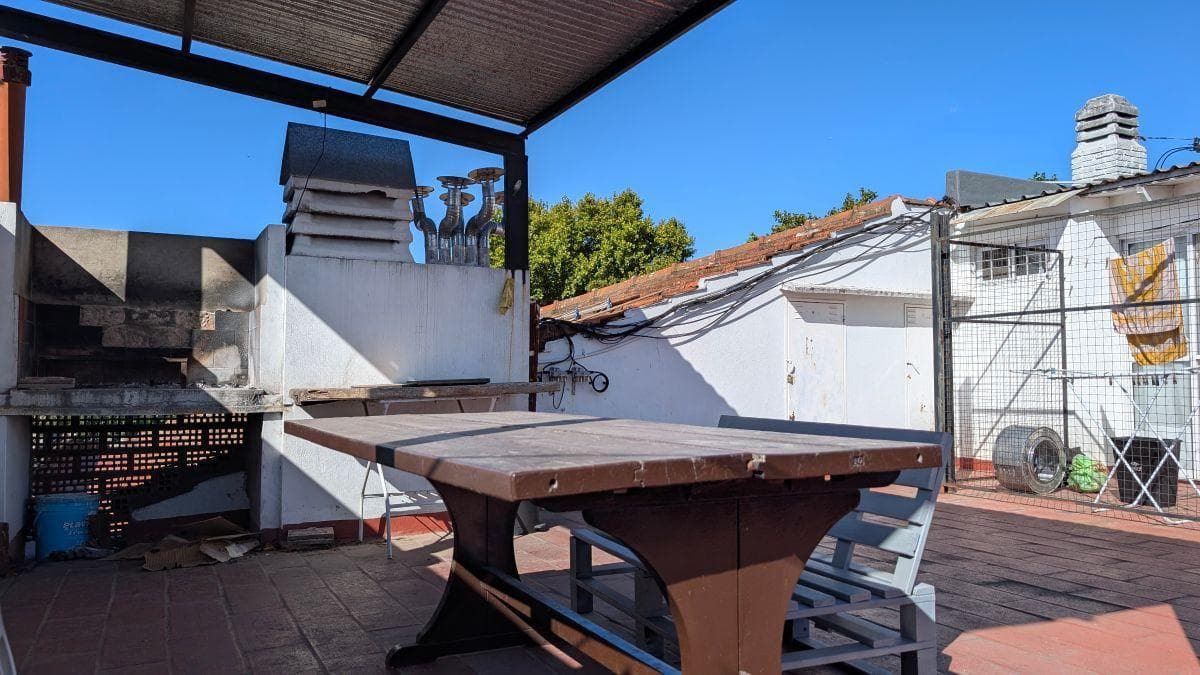 SPACIOUS 2-ROOM APARTMENT WITH A BALCONY, STORAGE ROOM, AND SHARED TERRACE IN FLORIDA