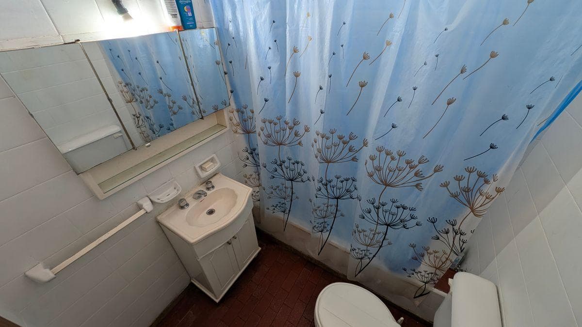 SPACIOUS 2-ROOM APARTMENT WITH A BALCONY, STORAGE ROOM, AND SHARED TERRACE IN FLORIDA
