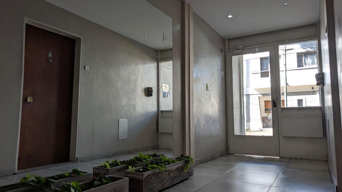 SPACIOUS 2-ROOM APARTMENT WITH A BALCONY, STORAGE ROOM, AND SHARED TERRACE IN FLORIDA