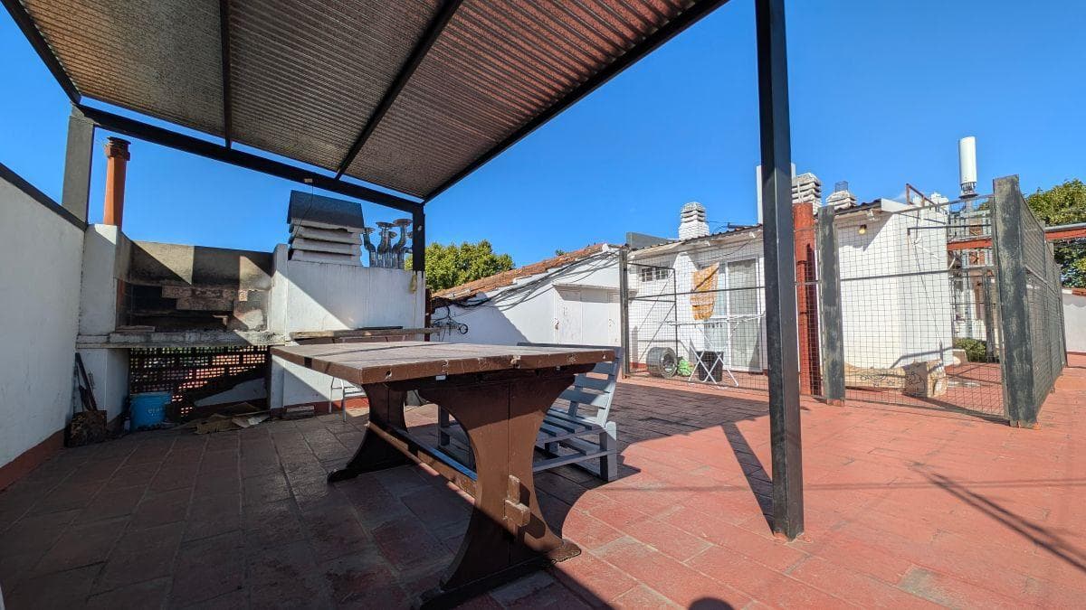 SPACIOUS 2-ROOM APARTMENT WITH A BALCONY, STORAGE ROOM, AND SHARED TERRACE IN FLORIDA