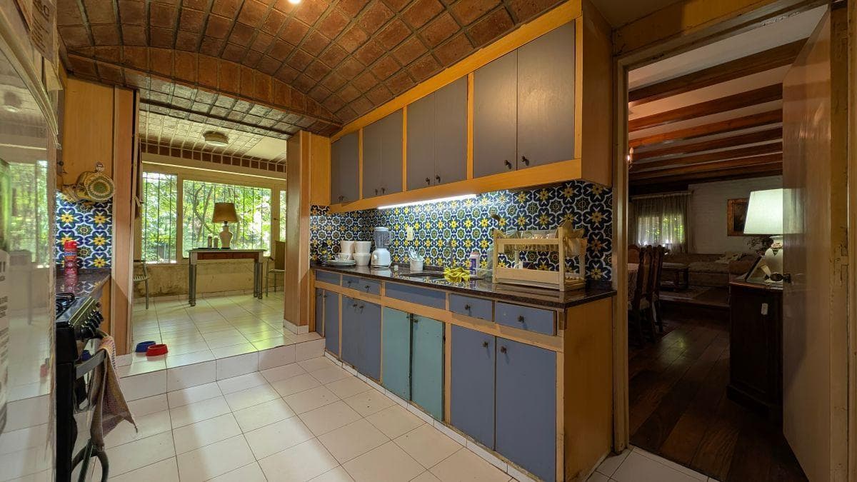Chalet with 934 m² of land, garden and pool in Barrancas de San Isidro.