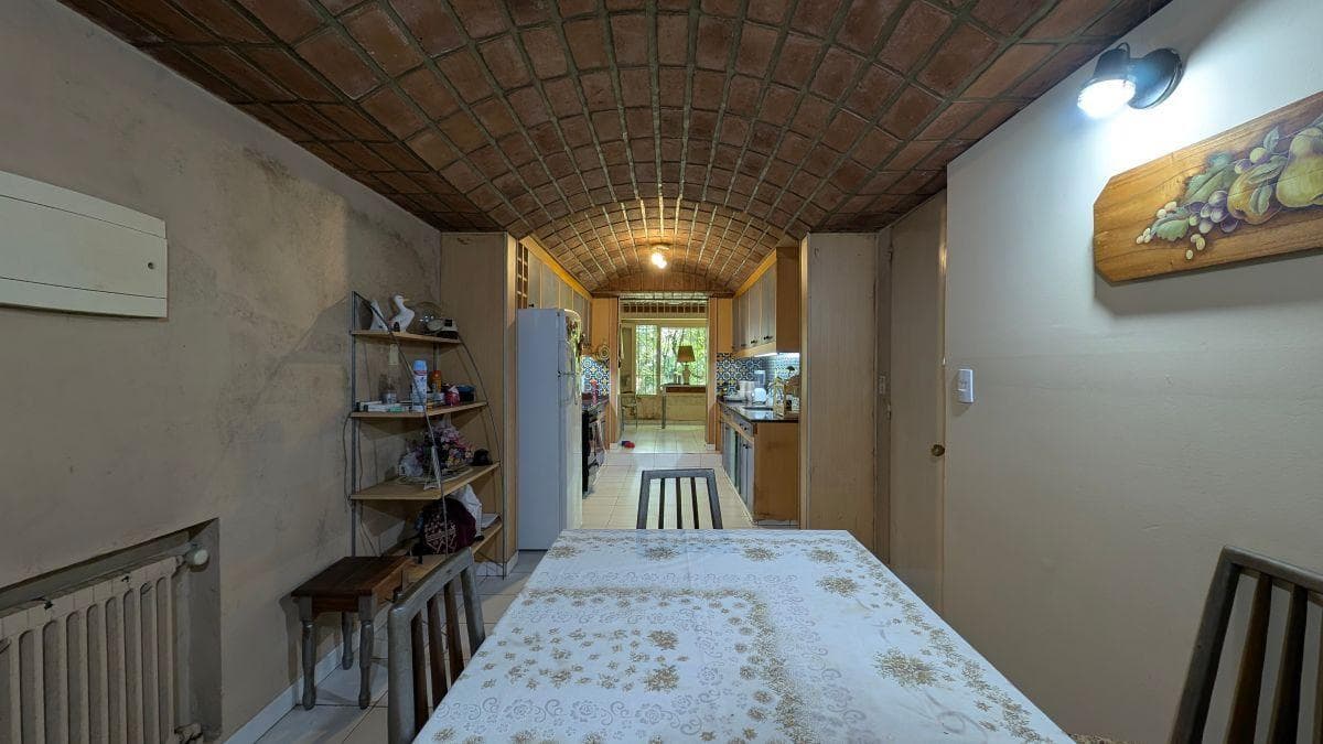 Chalet with 934 m² of land, garden and pool in Barrancas de San Isidro.