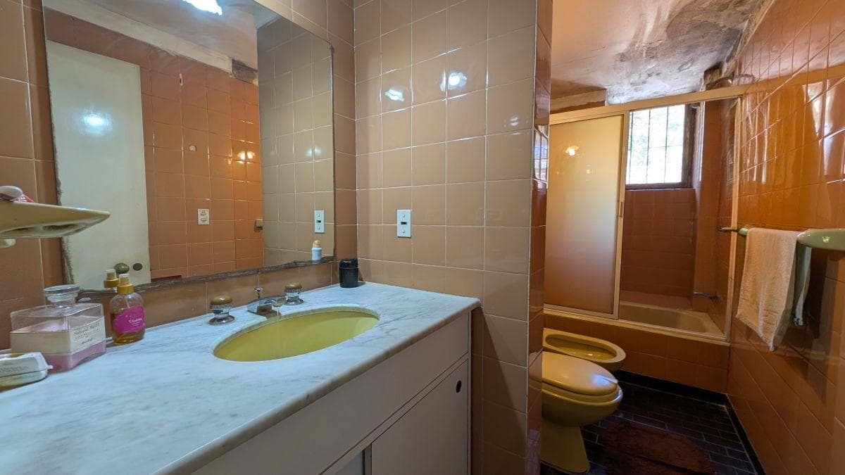 Chalet with 934 m² of land, garden and pool in Barrancas de San Isidro.