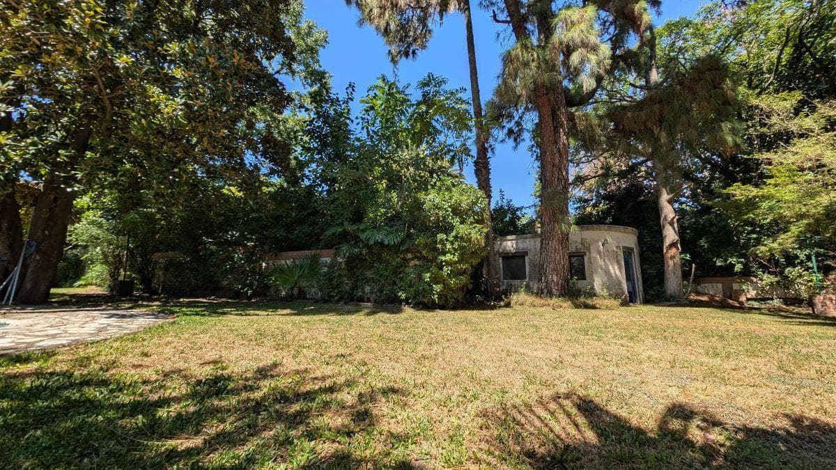 Chalet with 934 m² of land, garden and pool in Barrancas de San Isidro.