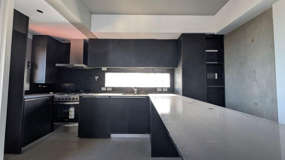APARTMENT WITH ITS OWN TERRACE, BALCONY, AND GARAGE—TOTALING 165 M2—IN FLORIDA ESTE