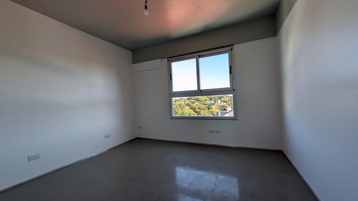 APARTMENT WITH ITS OWN TERRACE, BALCONY, AND GARAGE—TOTALING 165 M2—IN FLORIDA ESTE