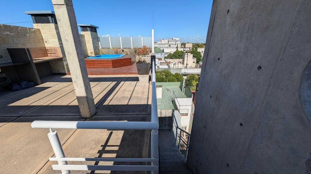 APARTMENT WITH ITS OWN TERRACE, BALCONY, AND GARAGE—TOTALING 165 M2—IN FLORIDA ESTE