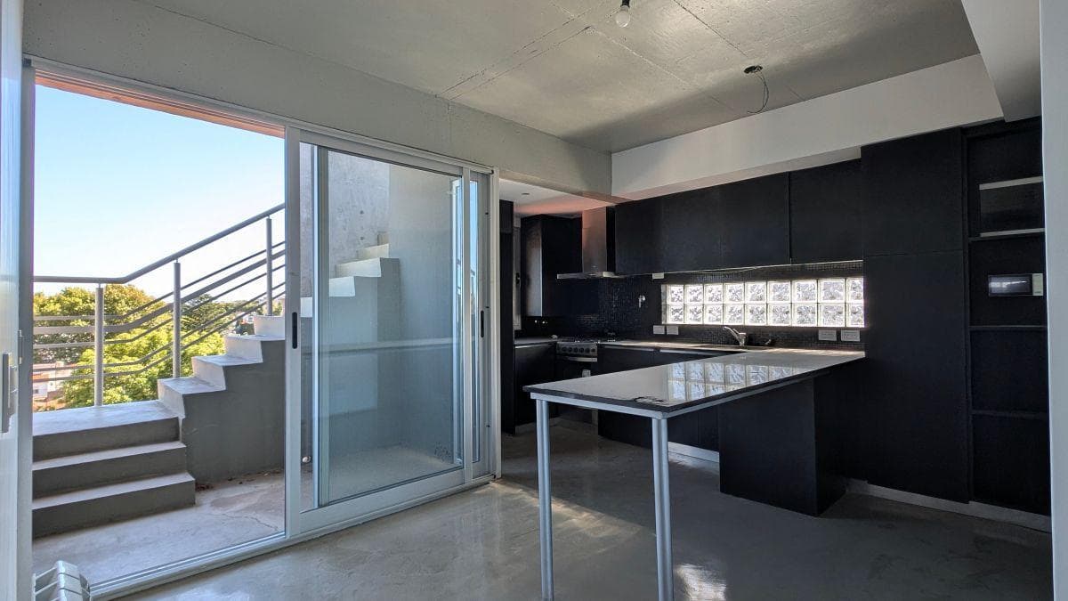 APARTMENT WITH ITS OWN TERRACE, BALCONY, AND GARAGE—TOTALING 165 M2—IN FLORIDA ESTE