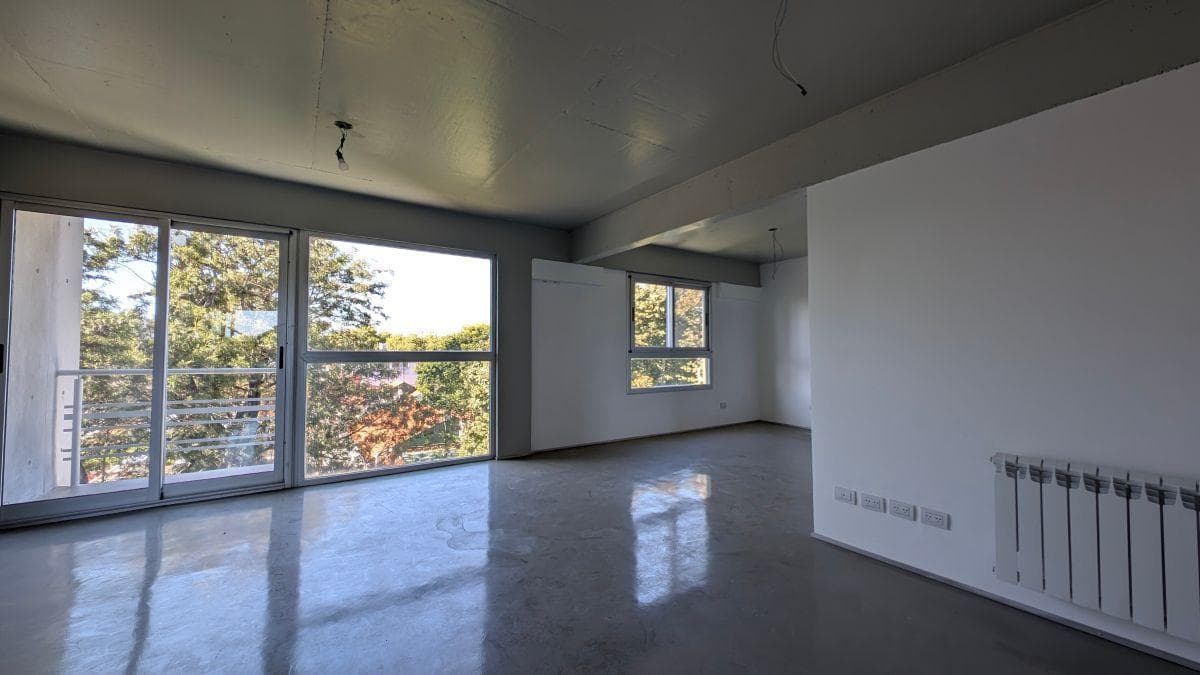 APARTMENT WITH ITS OWN TERRACE, BALCONY, AND GARAGE—TOTALING 165 M2—IN FLORIDA ESTE