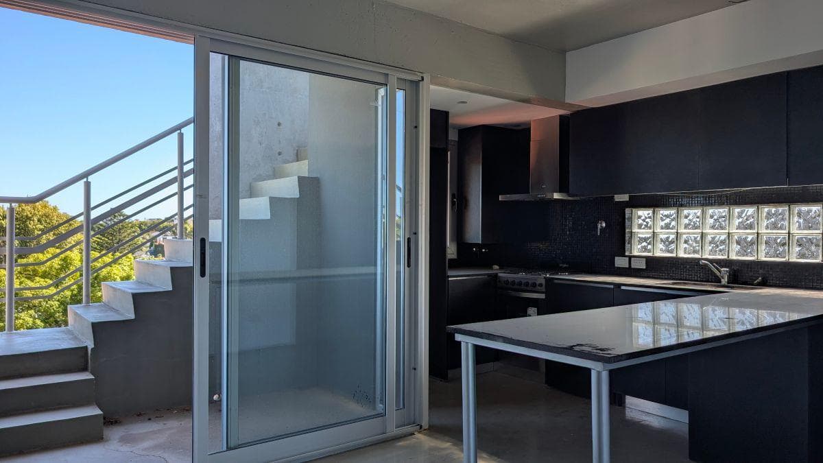 APARTMENT WITH ITS OWN TERRACE, BALCONY, AND GARAGE—TOTALING 165 M2—IN FLORIDA ESTE
