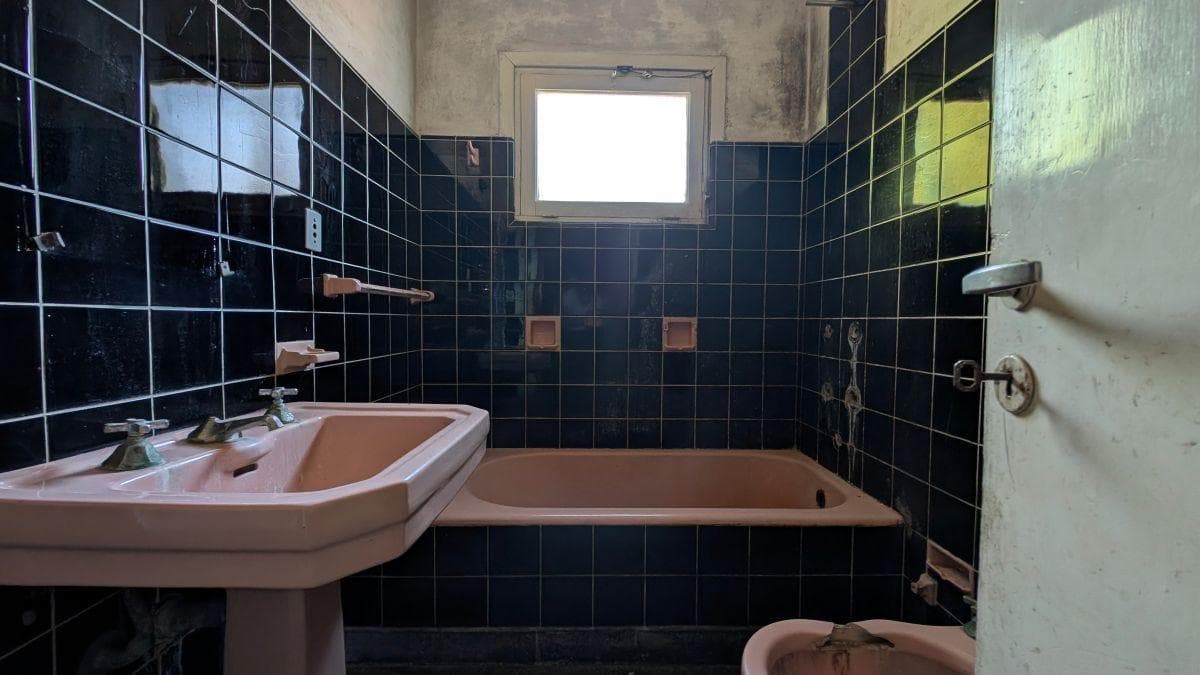 5-ROOM HOUSE WITH GARDEN IN TIGRE, IN NEED OF RENOVATION