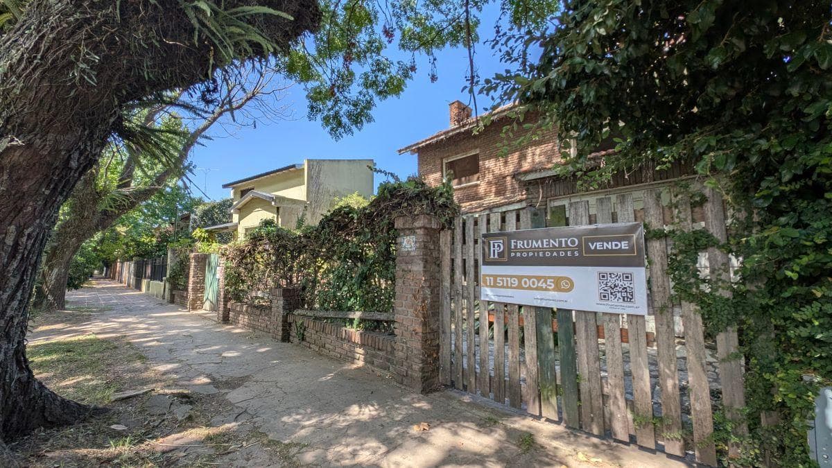 5-ROOM HOUSE WITH GARDEN IN TIGRE, IN NEED OF RENOVATION