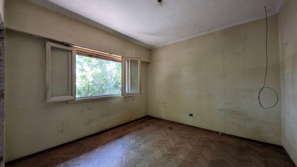 5-ROOM HOUSE WITH GARDEN IN TIGRE, IN NEED OF RENOVATION