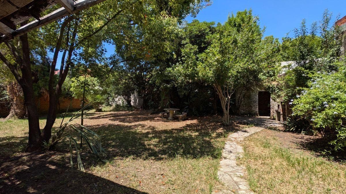 5-ROOM HOUSE WITH GARDEN IN TIGRE, IN NEED OF RENOVATION