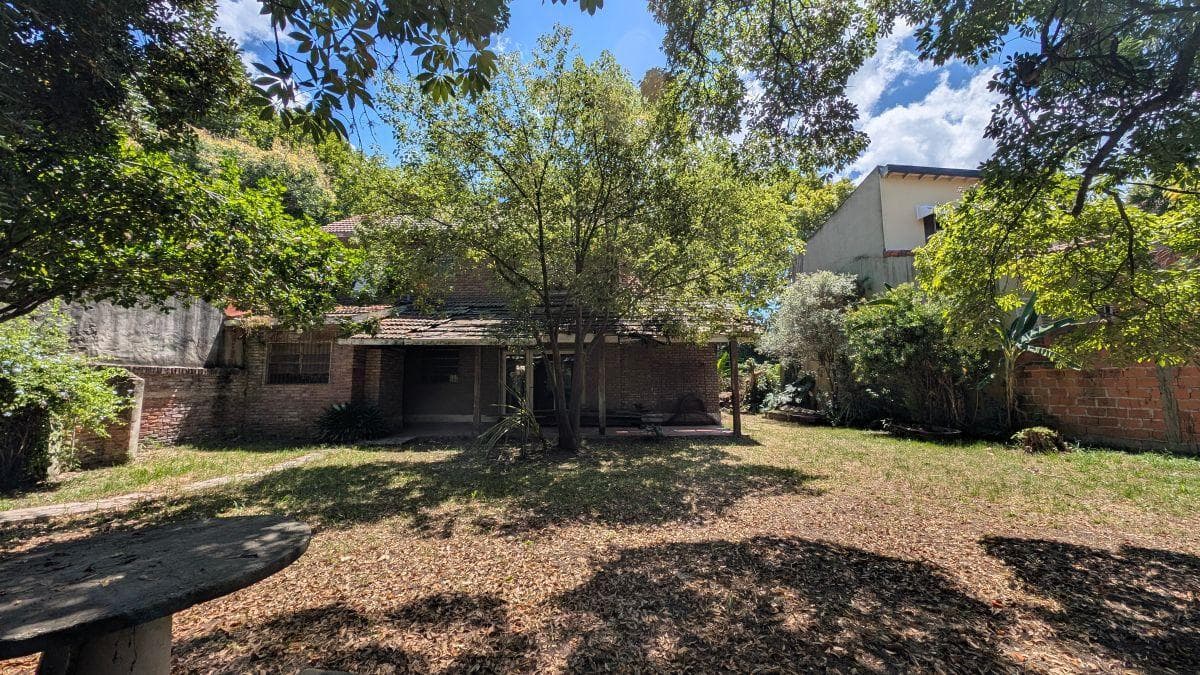 5-ROOM HOUSE WITH GARDEN IN TIGRE, IN NEED OF RENOVATION