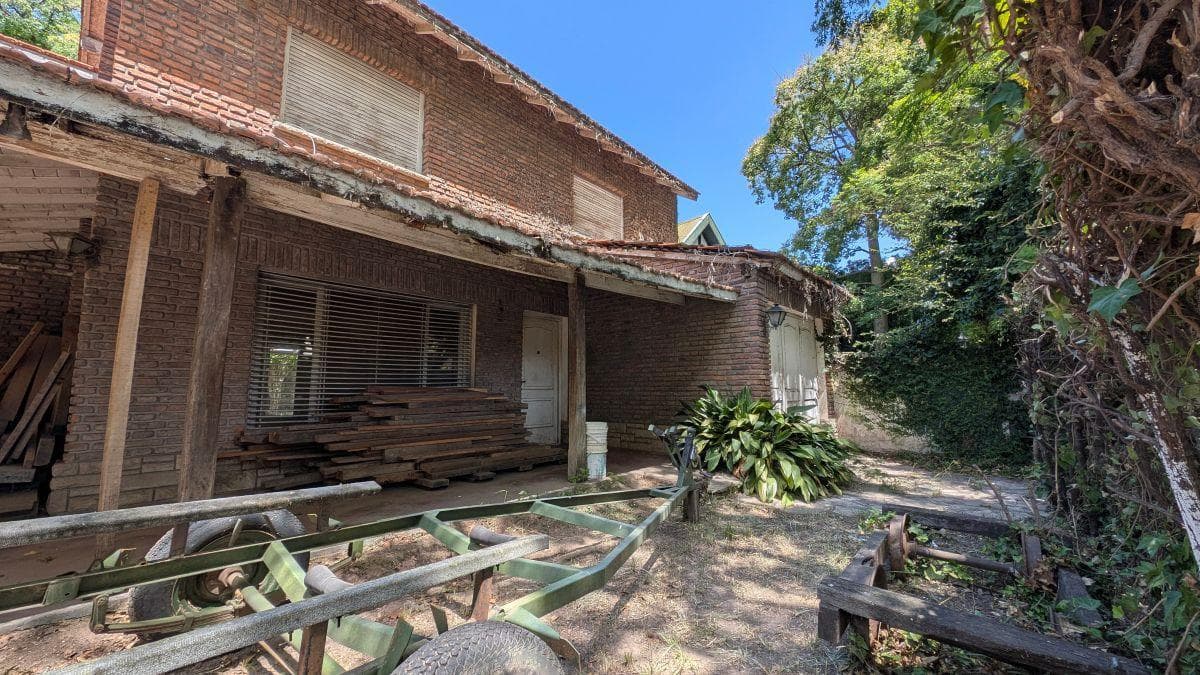 5-ROOM HOUSE WITH GARDEN IN TIGRE, IN NEED OF RENOVATION