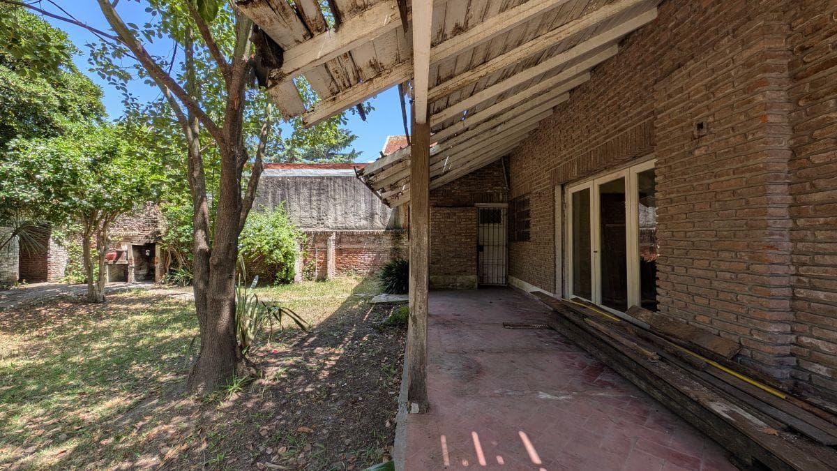 5-ROOM HOUSE WITH GARDEN IN TIGRE, IN NEED OF RENOVATION