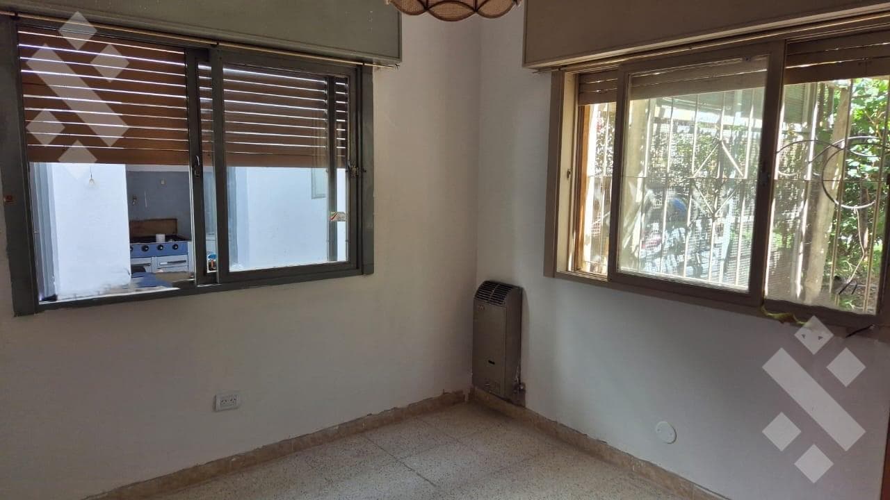 TWO HOUSES FOR SALE | LOT SUITABLE FOR DEVELOPMENT | JUAN BENIGAR 300 | NEUQUÉN
