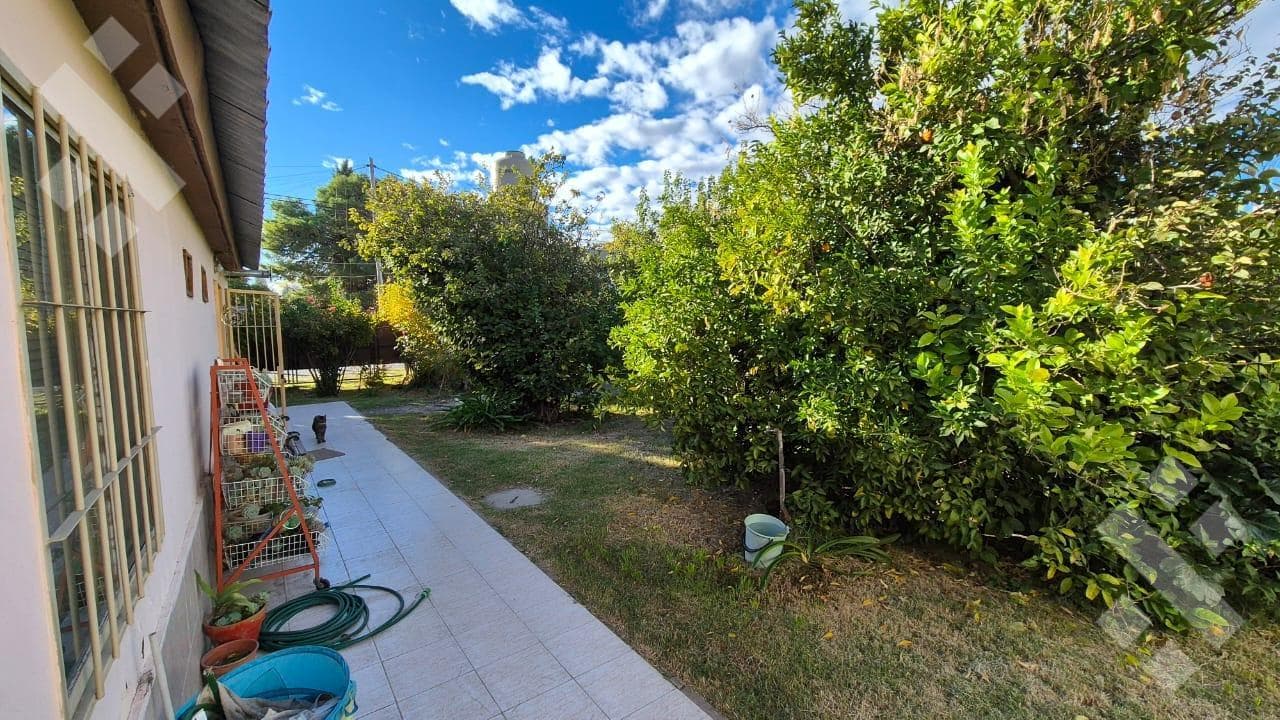 TWO HOUSES FOR SALE | LOT SUITABLE FOR DEVELOPMENT | JUAN BENIGAR 300 | NEUQUÉN