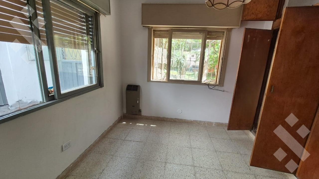 TWO HOUSES FOR SALE | LOT SUITABLE FOR DEVELOPMENT | JUAN BENIGAR 300 | NEUQUÉN