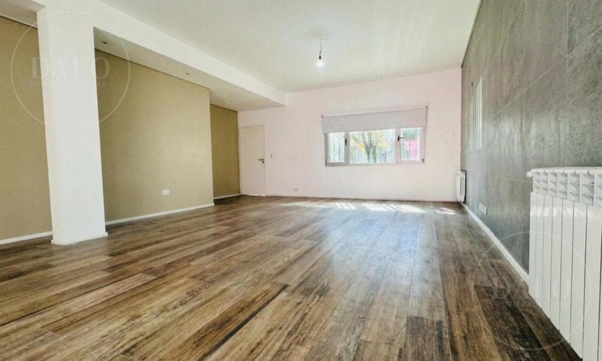 Brand-New 4-Room House for Sale (Terrace, Garage) in Florida
