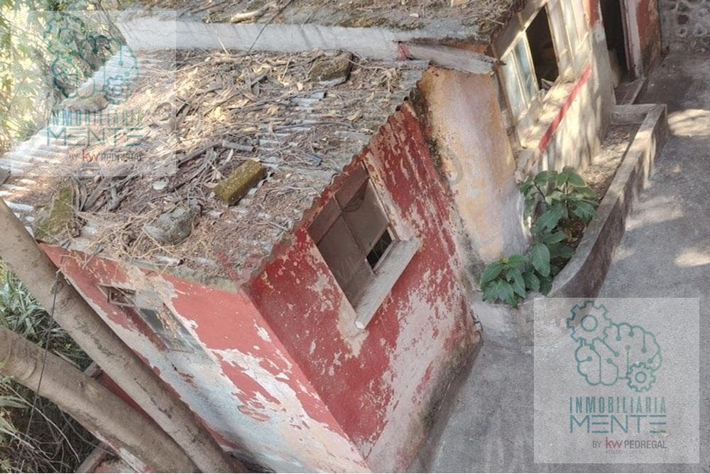 INVESTMENT OPPORTUNITY: HOUSE FOR SALE FOR RENOVATION.