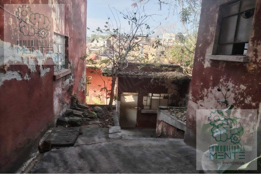 INVESTMENT OPPORTUNITY: HOUSE FOR SALE FOR RENOVATION.