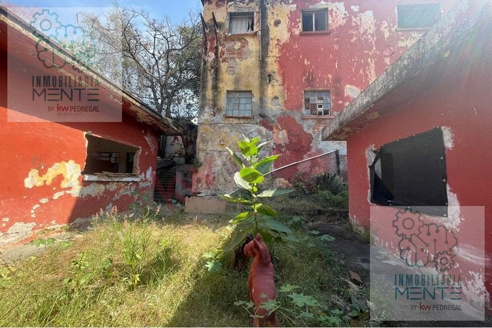 INVESTMENT OPPORTUNITY: HOUSE FOR SALE FOR RENOVATION.