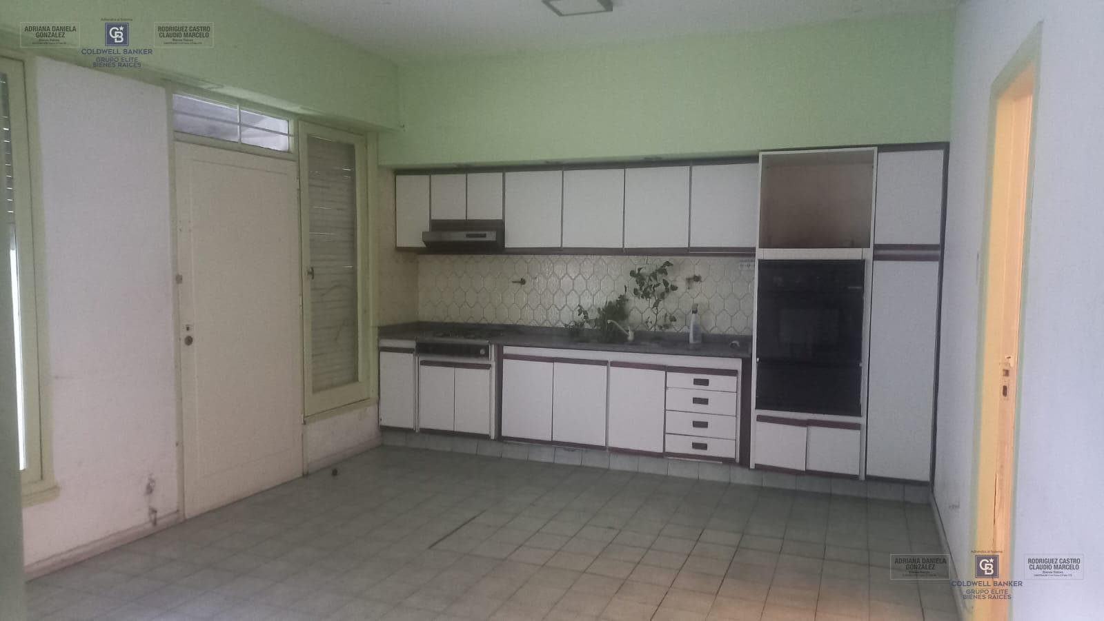 House for sale: 7 rooms, pool, grill, garage