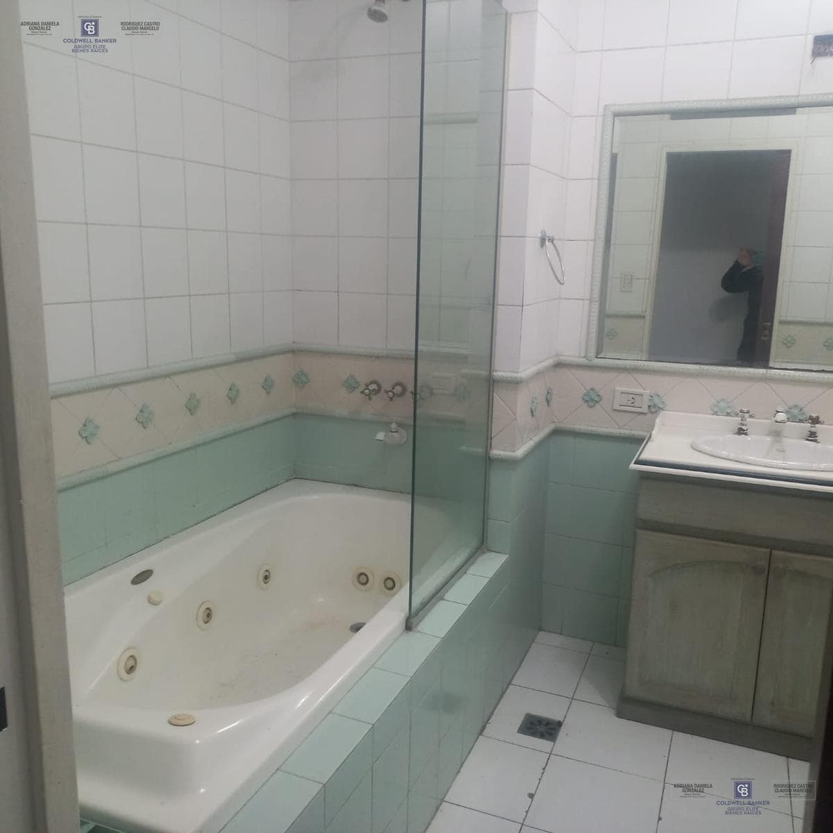 House for sale: 7 rooms, pool, grill, garage