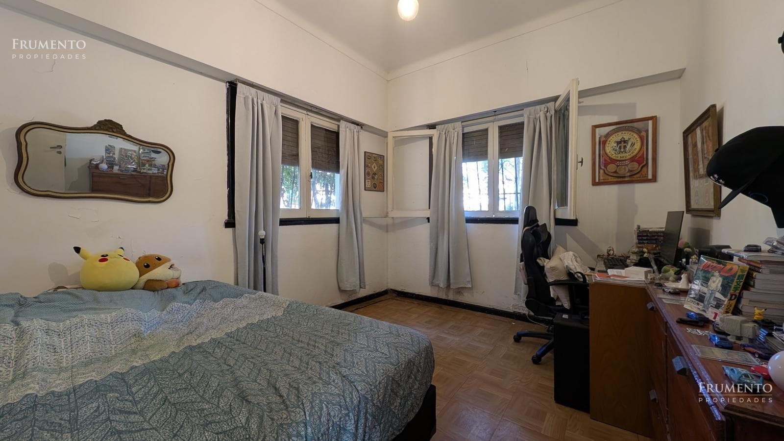 HOUSE WITH SEPARATE APARTMENT IN OLIVOS, COURTYARD, DOUBLE GARAGE, BALCONY, AND TERRACE
