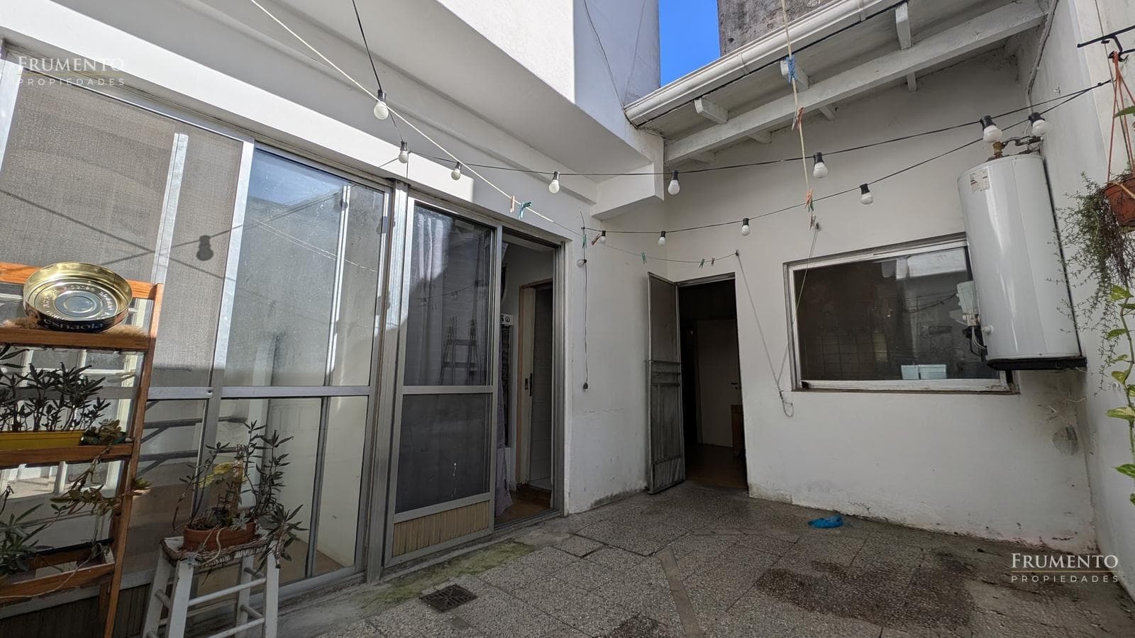 HOUSE WITH SEPARATE APARTMENT IN OLIVOS, COURTYARD, DOUBLE GARAGE, BALCONY, AND TERRACE