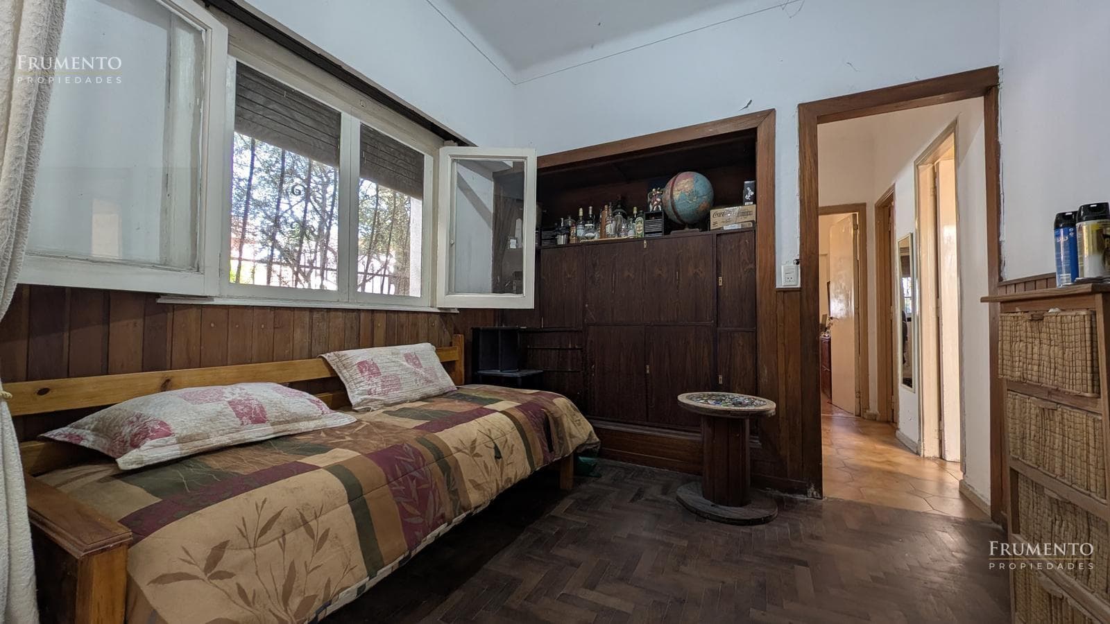 HOUSE WITH SEPARATE APARTMENT IN OLIVOS, COURTYARD, DOUBLE GARAGE, BALCONY, AND TERRACE
